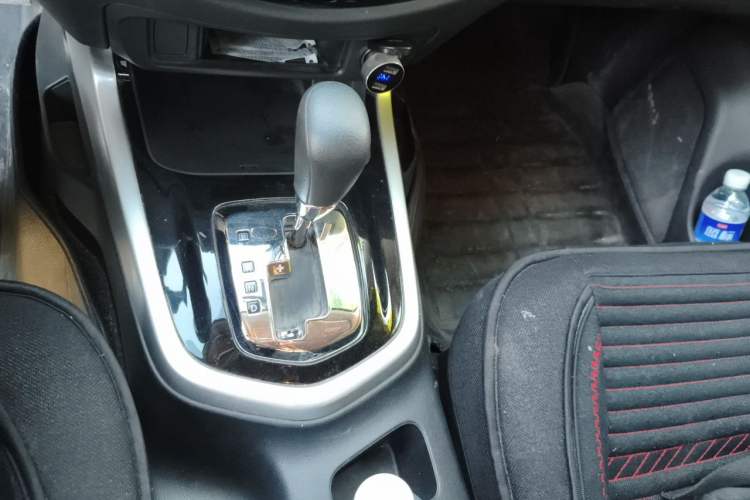 Used Nissan Navara 2017 2.5L Automatic 2WD Luxury Edition QR25 Gear Lever