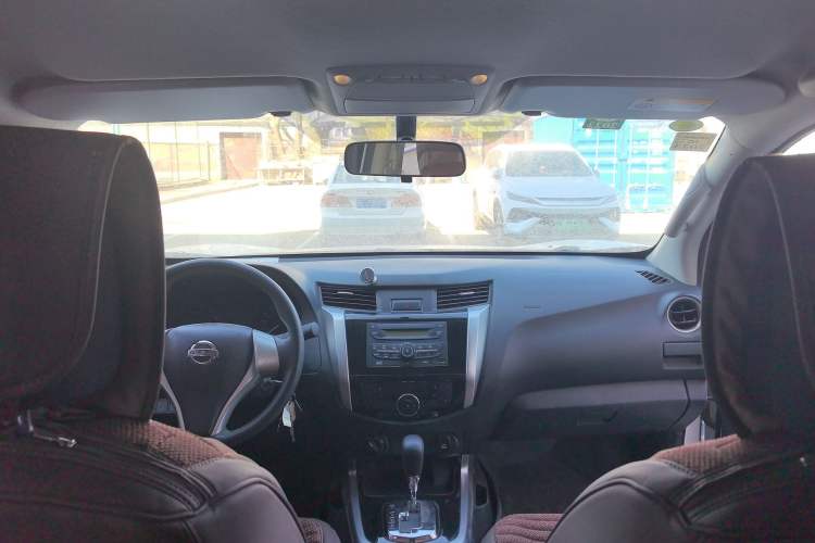 Used Nissan Navara 2017 2.5L Automatic 4x4 Luxury Edition QR25 Headliner