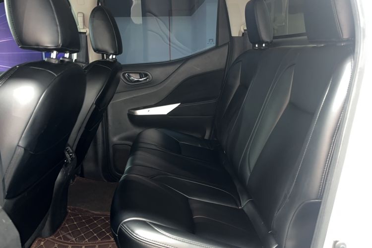 Used Nissan Navara 2017 2.5L Automatic 4x4 Luxury Edition QR25 Interior 1