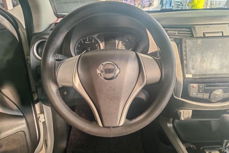 Used Nissan Navara 2017 2.5L Automatic 2WD Luxury Edition QR25 Interior 2