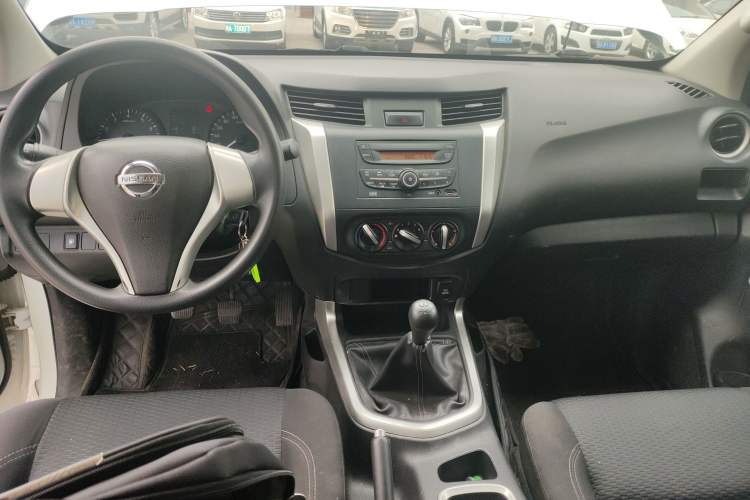 Used Nissan Navara 2017 2.5L Manual Two-Wheel Drive Standard Edition QR25 Interior 2