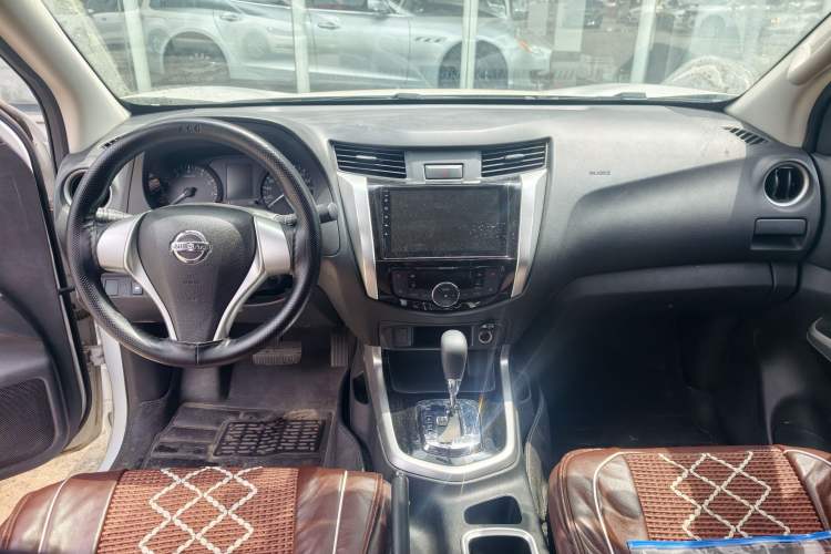 Used Nissan Navara 2017 2.5L Automatic 2WD Luxury Edition QR25 Interior 2