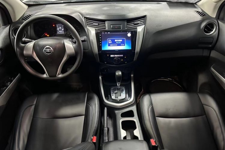 Used Nissan Navara 2017 2.5L Automatic 4x4 Luxury Edition QR25 Interior 3