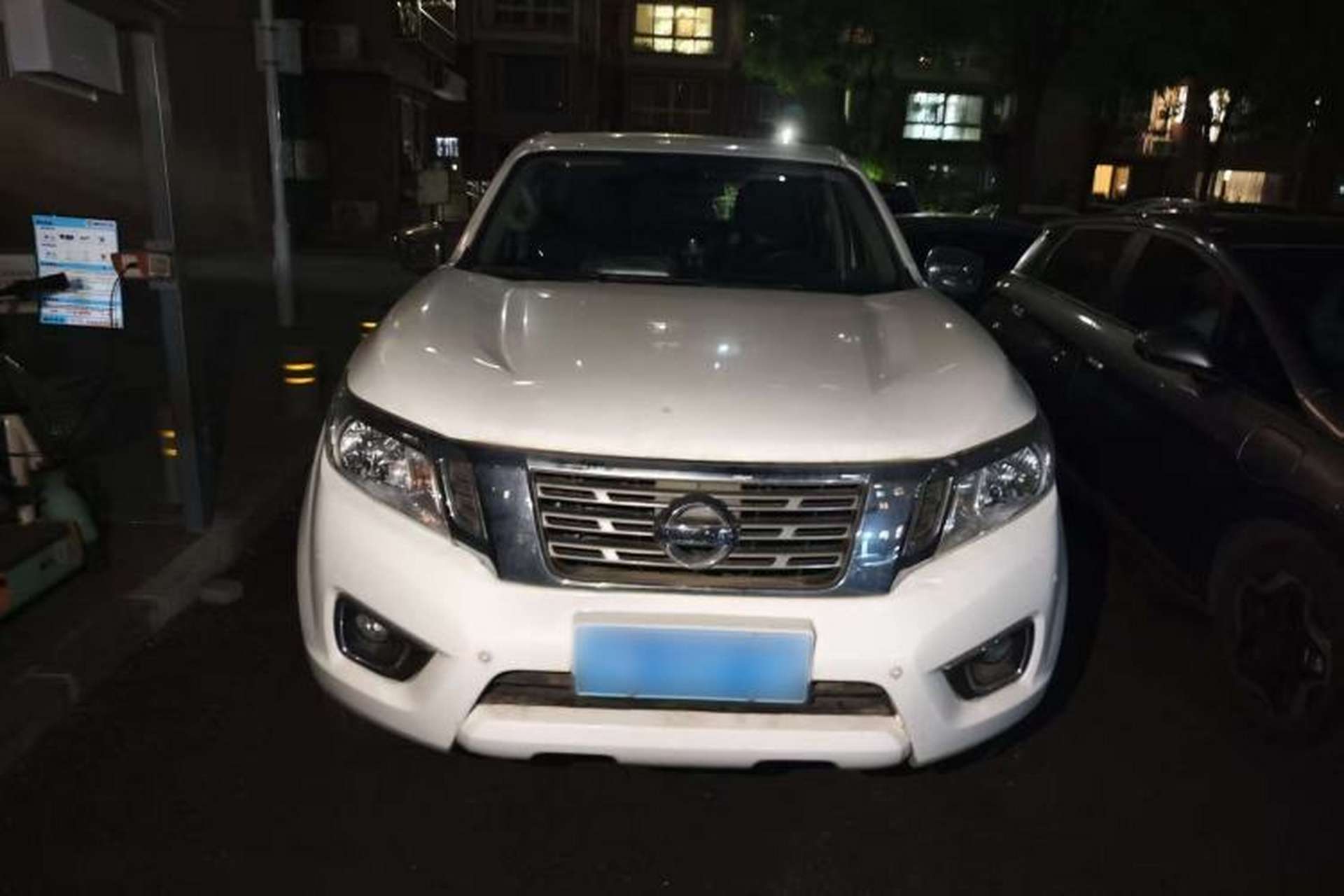 Used Nissan Navara 2017 2.5L Automatic 2WD Luxury Edition QR25 Interior 4