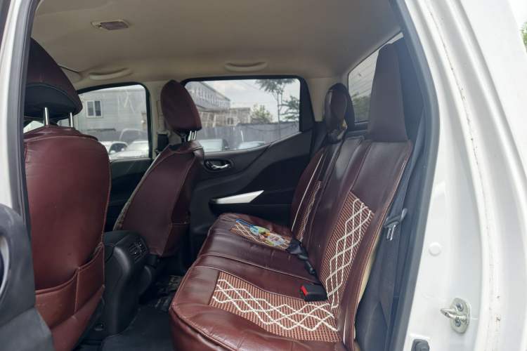 Used Nissan Navara 2017 2.5L Automatic 2WD Luxury Edition QR25 Interior 9