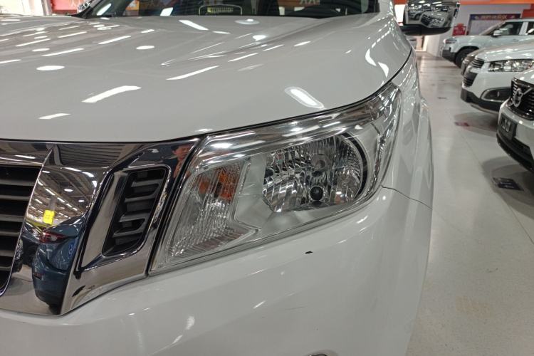 Used Nissan Navara 2017 2.5L Automatic 2WD Luxury Edition QR25 Left Front Headlight