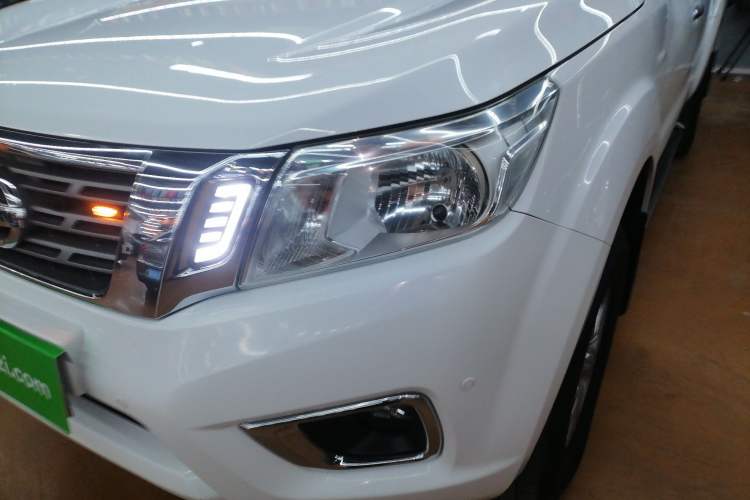 Used Nissan Navara 2017 2.5L Automatic 2WD Luxury Edition QR25 Left Front Headlight
