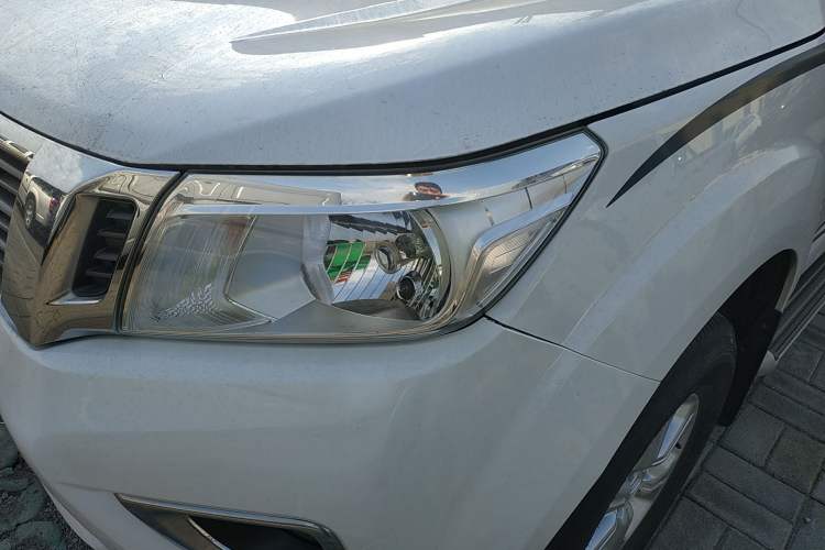 Used Nissan Navara 2017 2.5L Automatic 2WD Luxury Edition QR25 Left Front Headlight