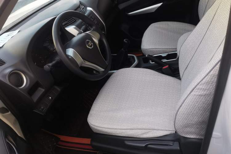 Used Nissan Navara 2017 2.5L Automatic 2WD Luxury Edition QR25 Left Front Seat