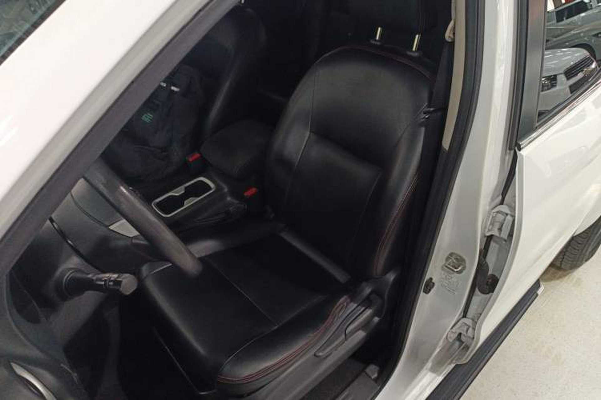 Used Nissan Navara 2017 2.5L Automatic 2WD Luxury Edition QR25 Left Front Seat