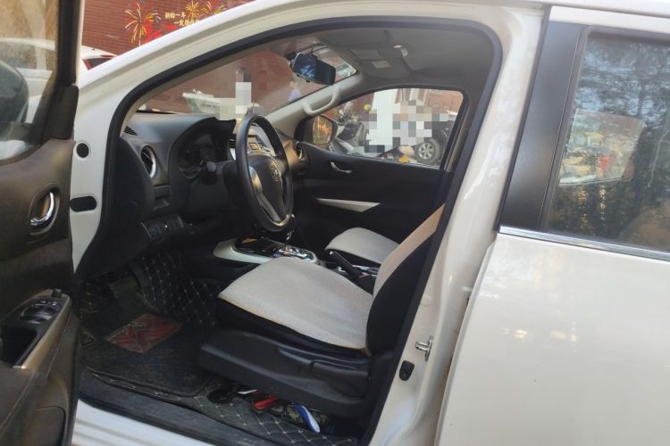 Used Nissan Navara 2017 2.5L Automatic 4x4 Luxury Edition QR25 Left Front Seat