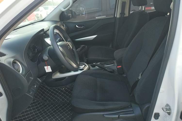 Used Nissan Navara 2017 2.5L Automatic 2WD Luxury Edition QR25 Left Front Seat