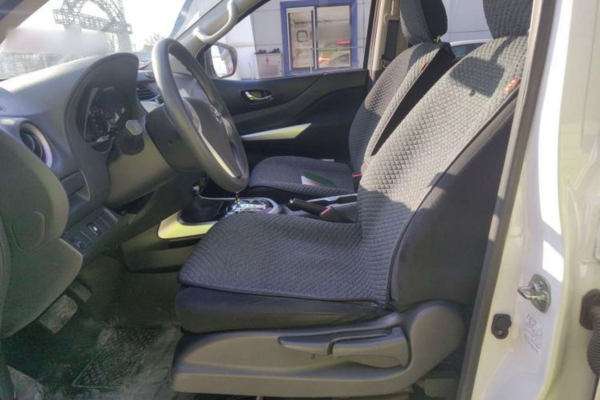 Used Nissan Navara 2017 2.5L Automatic 2WD Luxury Edition QR25 Left Front Seat