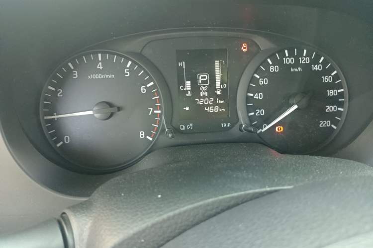 Used Nissan Navara 2017 2.5L Automatic 4x4 Luxury Edition QR25 Odometer Close Up