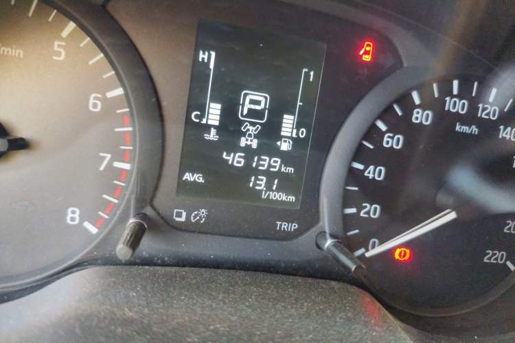 Used Nissan Navara 2017 2.5L Automatic 4x4 Luxury Edition QR25 Odometer Close Up