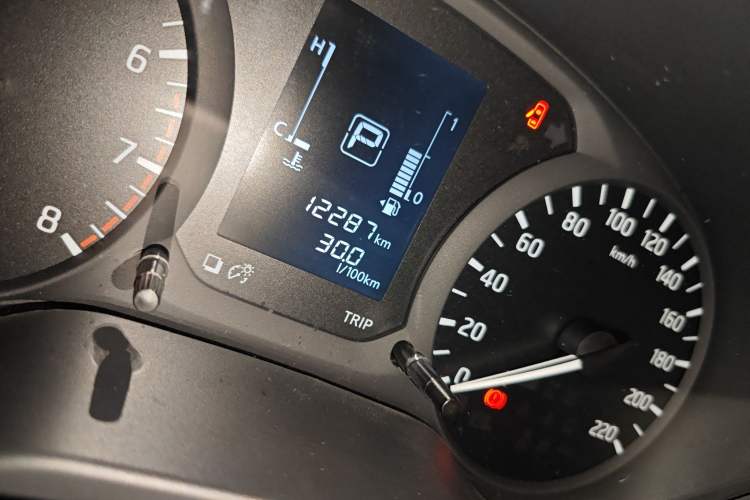 Used Nissan Navara 2017 2.5L Automatic 2WD Luxury Edition QR25 Odometer Close Up
