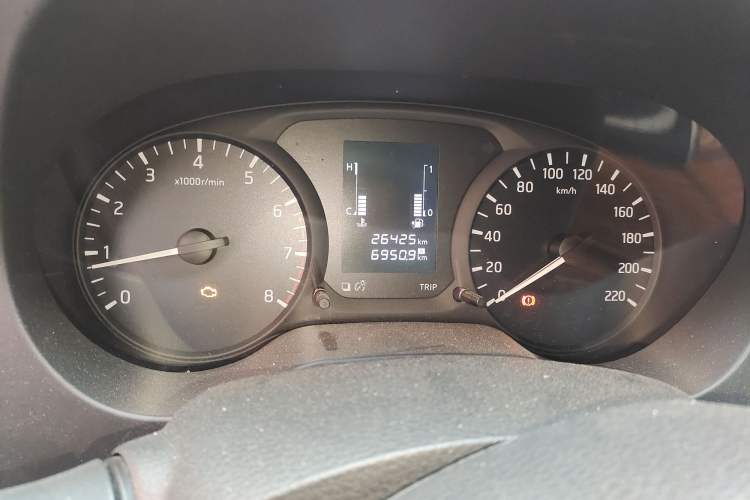 Used Nissan Navara 2017 2.5L Manual Two-Wheel Drive Standard Edition QR25 Odometer Close Up