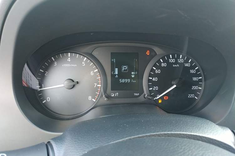Used Nissan Navara 2017 2.5L Automatic 2WD Luxury Edition QR25 Odometer Close Up