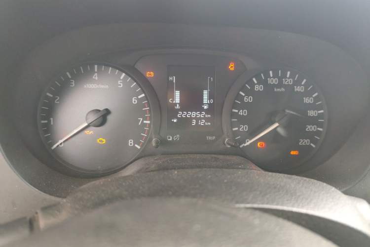 Used Nissan Navara 2017 2.5L Manual 4x4 Luxury Edition QR25 Odometer Close Up
