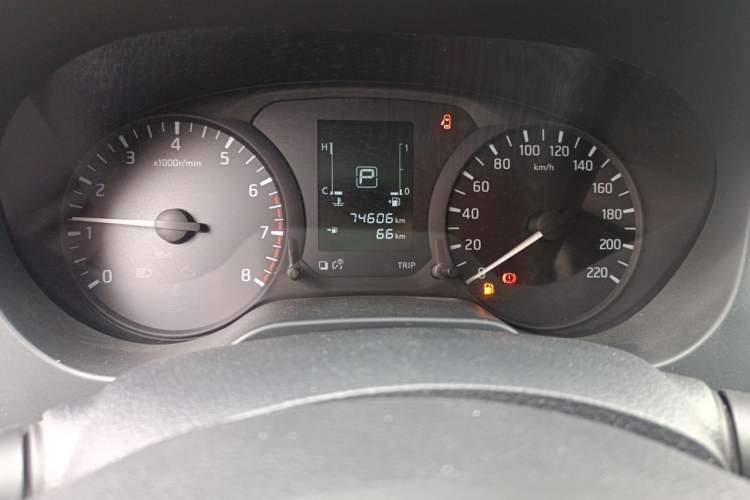 Used Nissan Navara 2017 2.5L Automatic 2WD Luxury Edition QR25 Odometer Close Up