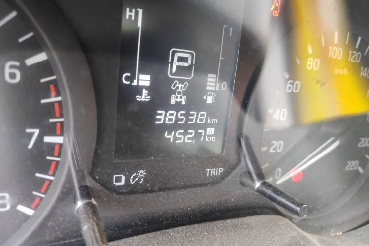 Used Nissan Navara 2017 2.5L Automatic 4x4 Luxury Edition QR25 Odometer Close Up