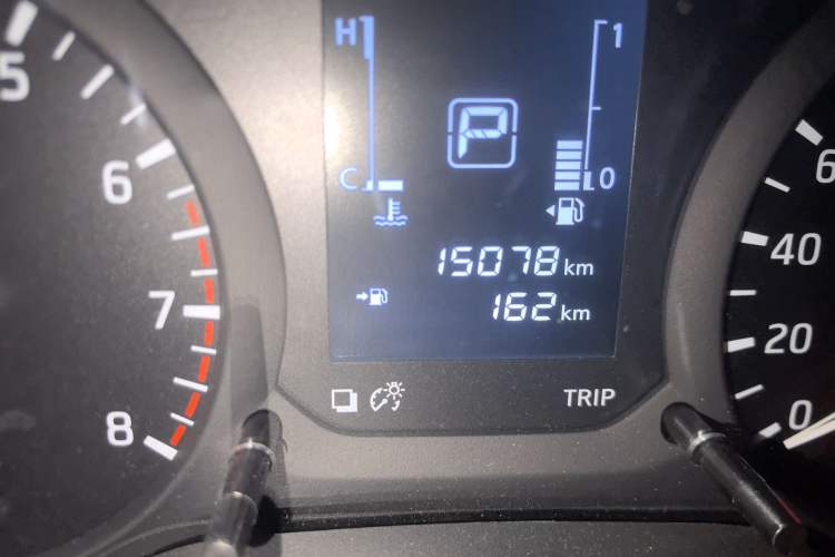 Used Nissan Navara 2017 2.5L Automatic 2WD Luxury Edition QR25 Odometer Close Up