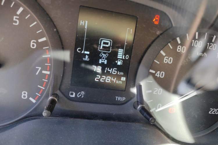 Used Nissan Navara 2017 2.5L Automatic 4x4 Luxury Edition QR25 Odometer Close Up