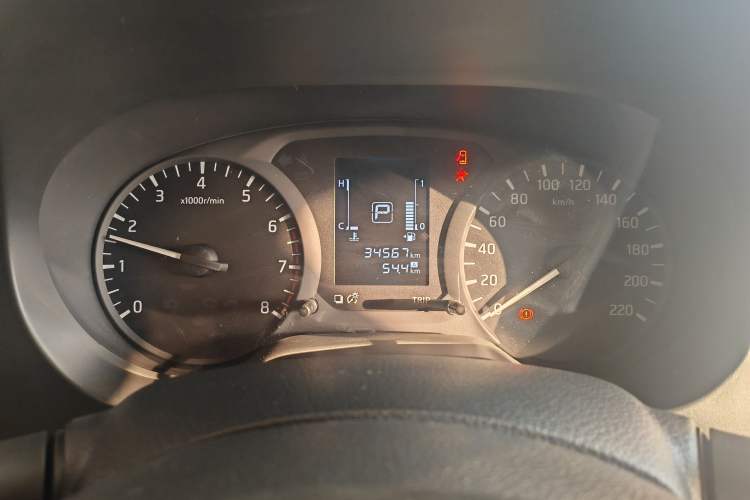 Used Nissan Navara 2017 2.5L Automatic 2WD Luxury Edition QR25 Odometer Close Up