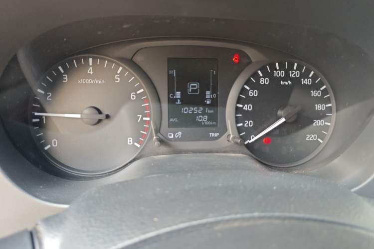 Used Nissan Navara 2017 2.5L Automatic 2WD Luxury Edition QR25 Odometer Close Up