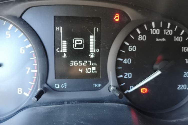 Used Nissan Navara 2017 2.5L Automatic 2WD Luxury Edition QR25 Odometer Close Up