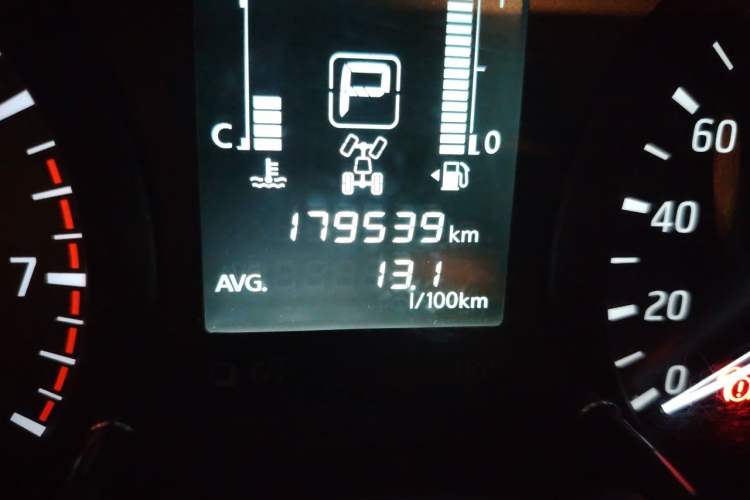 Used Nissan Navara 2017 2.5L Automatic 4x4 Luxury Edition QR25 Odometer Close Up