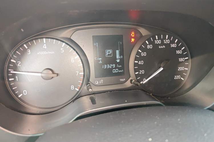 Used Nissan Navara 2017 2.5L Automatic 2WD Luxury Edition QR25 Odometer Close Up