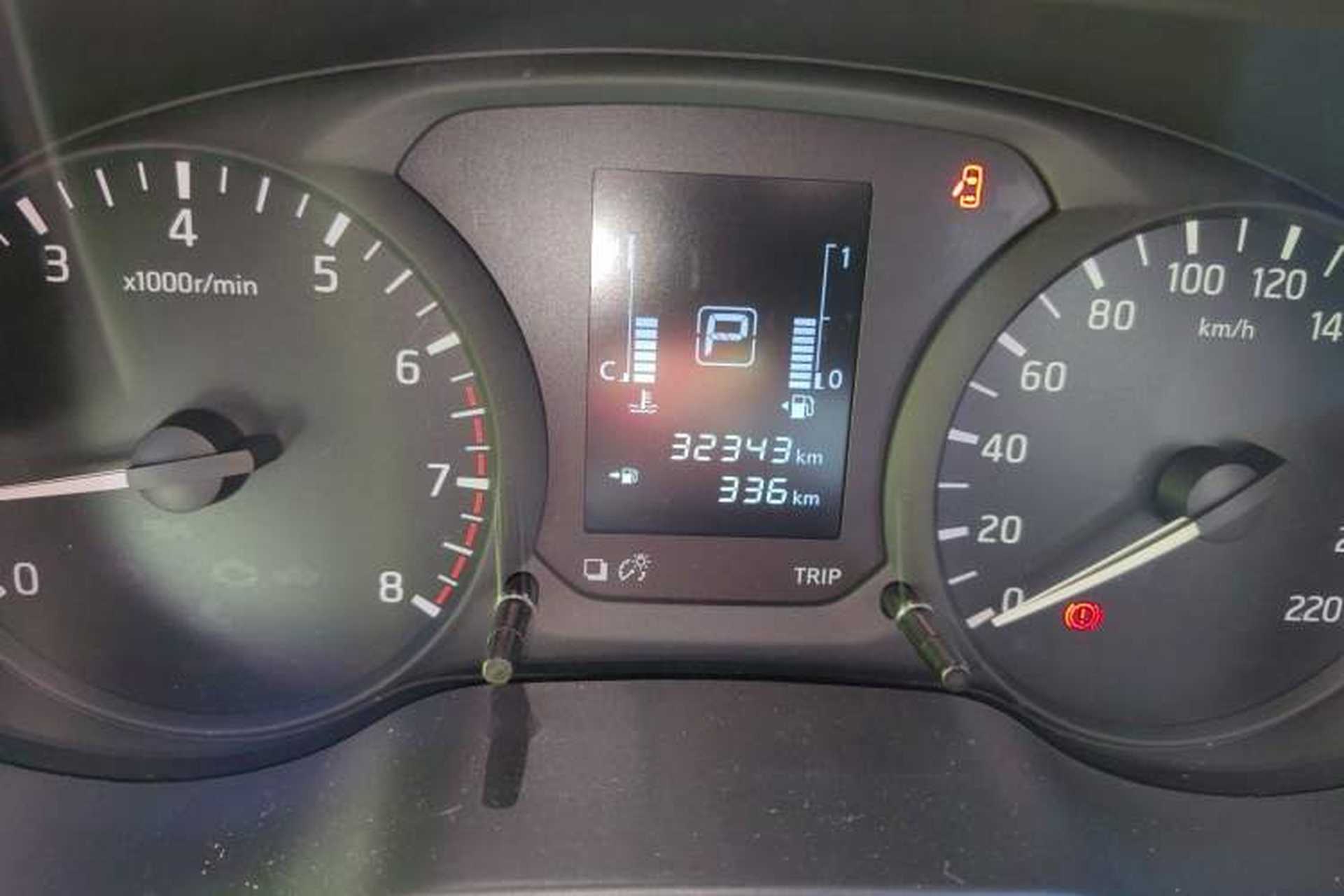 Used Nissan Navara 2017 2.5L Automatic 2WD Luxury Edition QR25 Odometer Close Up