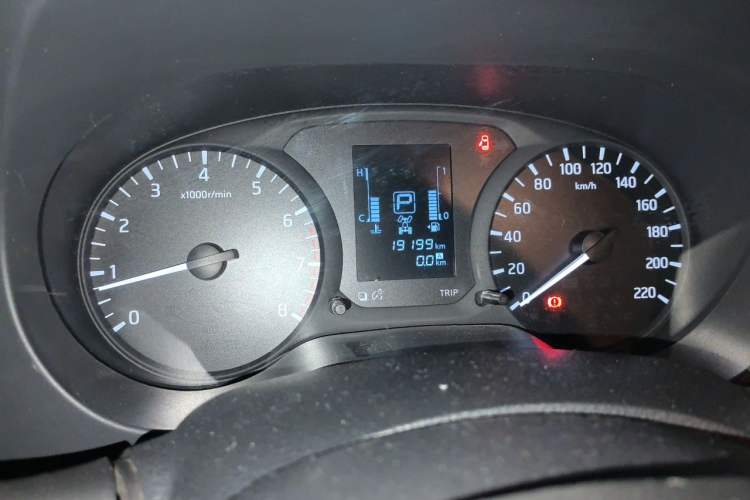 Used Nissan Navara 2017 2.5L Automatic 4x4 Luxury Edition QR25 Odometer Close Up