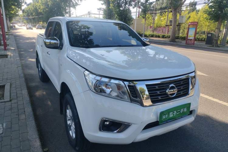 Used Nissan Navara 2017 2.5L Automatic 2WD Luxury Edition QR25 Right Front Headlight