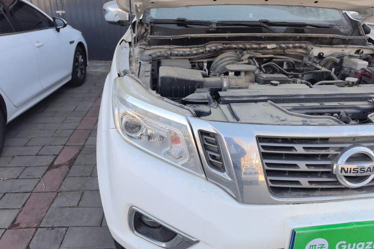 Used Nissan Navara 2017 2.5L Automatic 4x4 Luxury Edition QR25 Right Front Headlight
