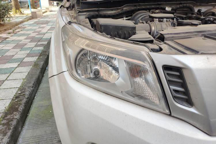 Used Nissan Navara 2017 2.5L Manual Two-Wheel Drive Standard Edition QR25 Right Front Headlight