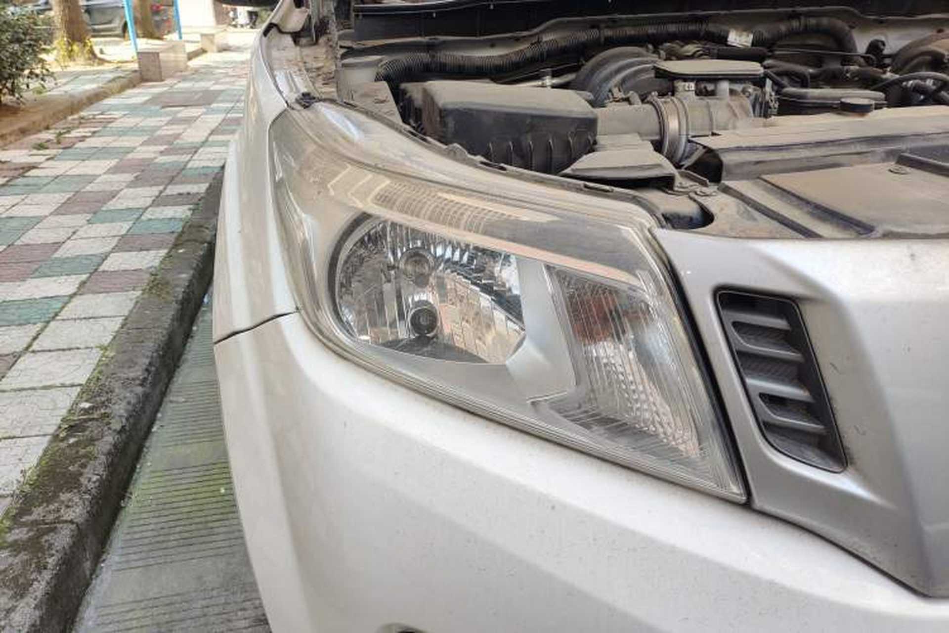 Used Nissan Navara 2017 2.5L Manual Two-Wheel Drive Standard Edition QR25 Right Front Headlight