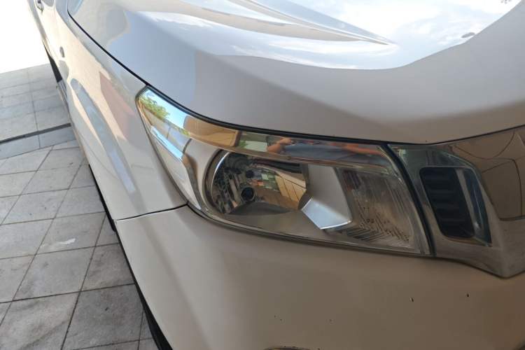 Used Nissan Navara 2017 2.5L Automatic 2WD Luxury Edition QR25 Right Front Headlight
