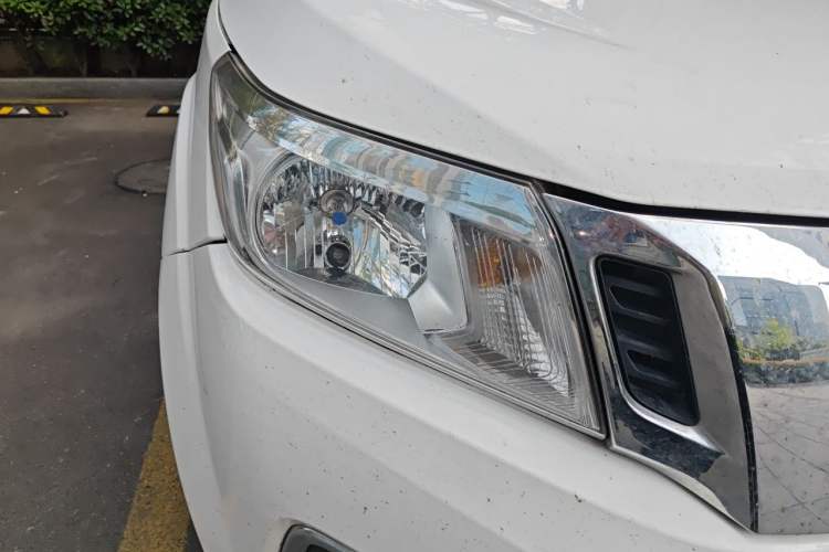 Used Nissan Navara 2017 2.5L Automatic 2WD Luxury Edition QR25 Right Front Headlight