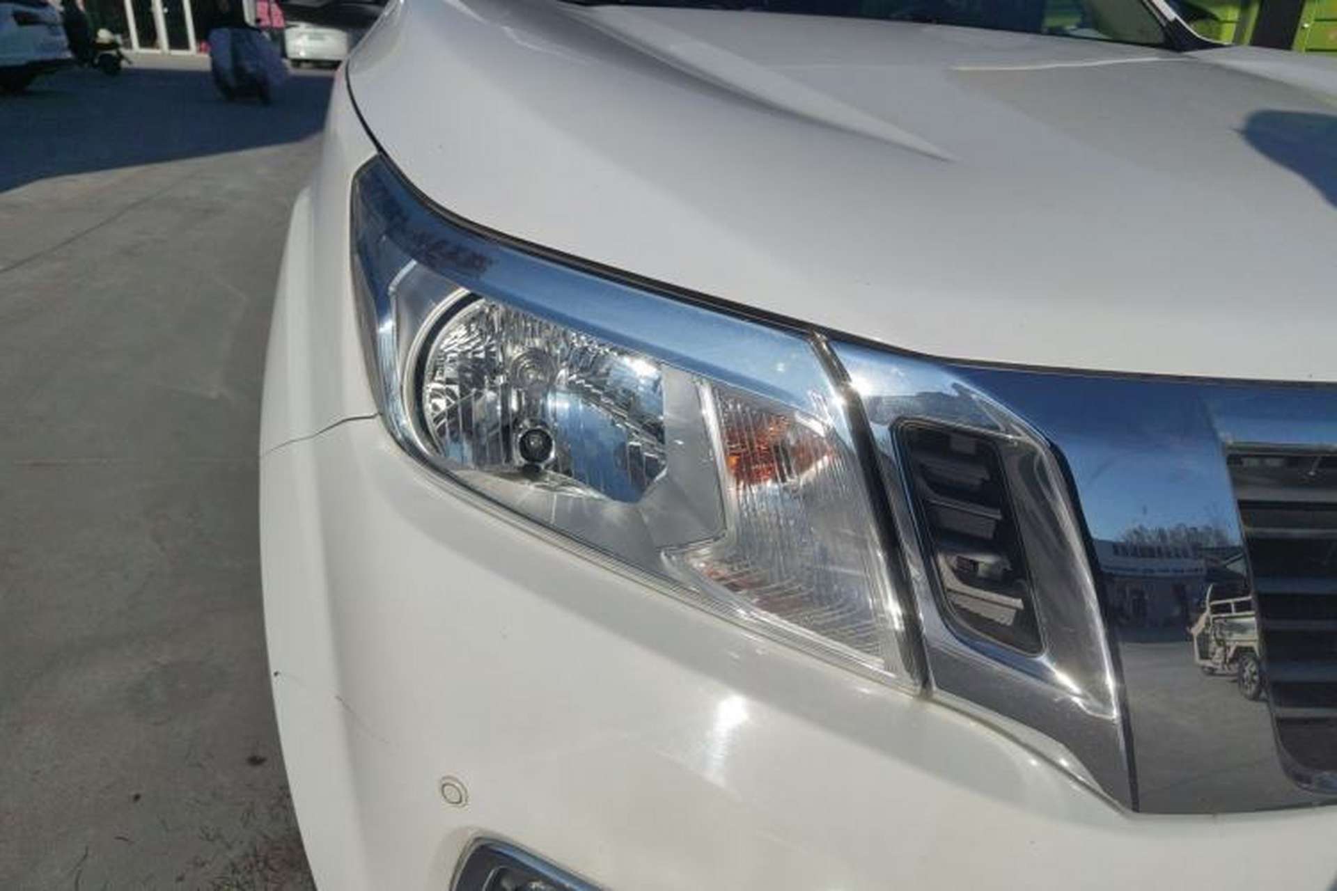 Used Nissan Navara 2017 2.5L Automatic 2WD Luxury Edition QR25 Right Front Headlight