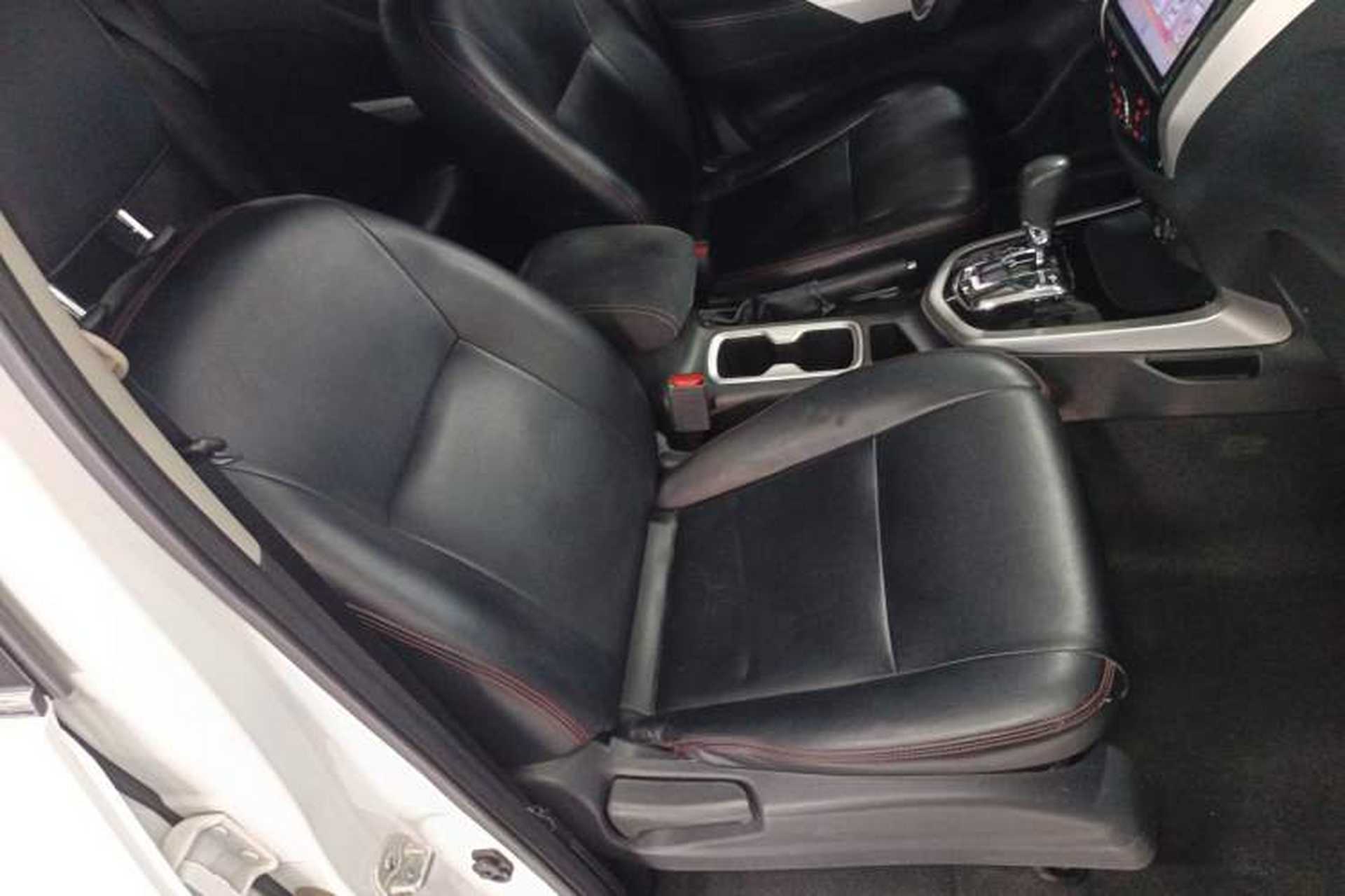 Used Nissan Navara 2017 2.5L Automatic 2WD Luxury Edition QR25 Right Front Seat