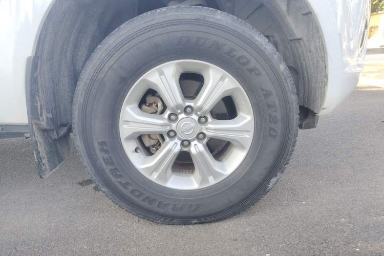 Used Nissan Navara 2017 2.5L Automatic 2WD Luxury Edition QR25 Right Front Wheel Hub