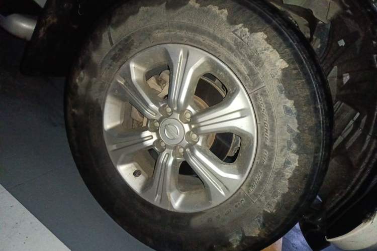Used Nissan Navara 2017 2.5L Manual Two-Wheel Drive Standard Edition QR25 Right Front Wheel Hub