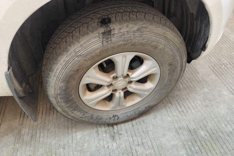 Used Nissan Navara 2017 2.5L Manual Two-Wheel Drive Standard Edition QR25 Right Front Wheel Hub