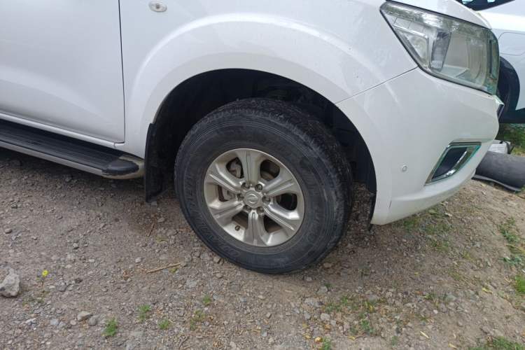 Used Nissan Navara 2017 2.5L Automatic 2WD Luxury Edition QR25 Right Front Wheel Hub