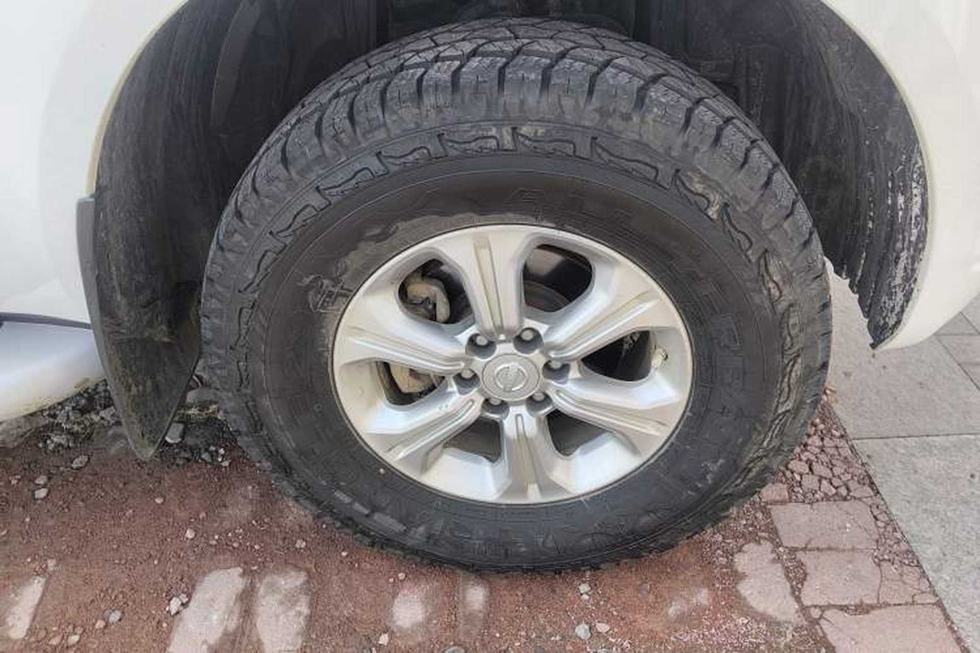 Used Nissan Navara 2017 2.5L Automatic 2WD Luxury Edition QR25 Right Front Wheel Hub