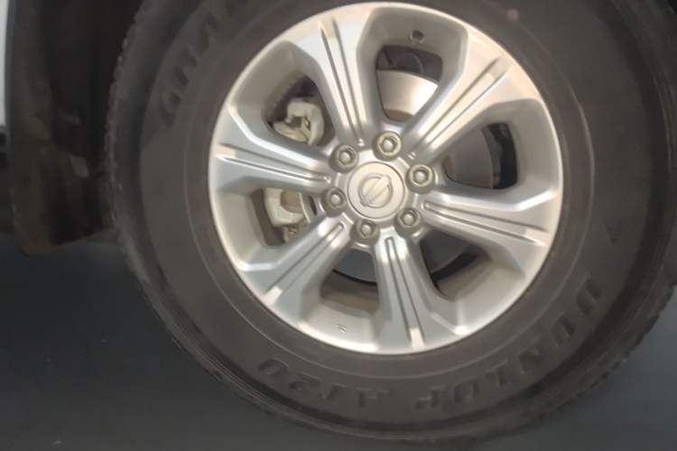 Used Nissan Navara 2017 2.5L Automatic 2WD Luxury Edition QR25 Right Front Wheel Hub