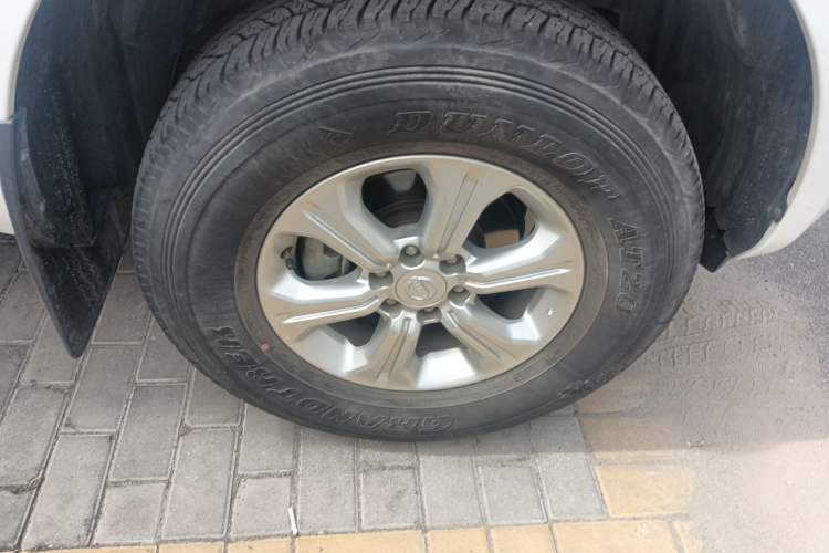 Used Nissan Navara 2017 2.5L Automatic 2WD Luxury Edition QR25 Right Front Wheel Hub