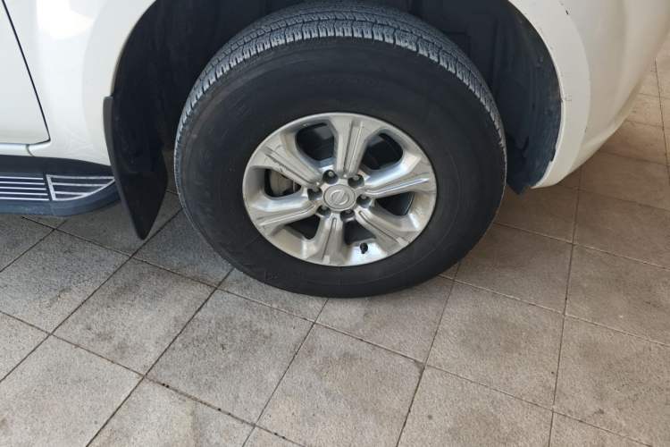 Used Nissan Navara 2017 2.5L Automatic 2WD Luxury Edition QR25 Right Front Wheel Hub